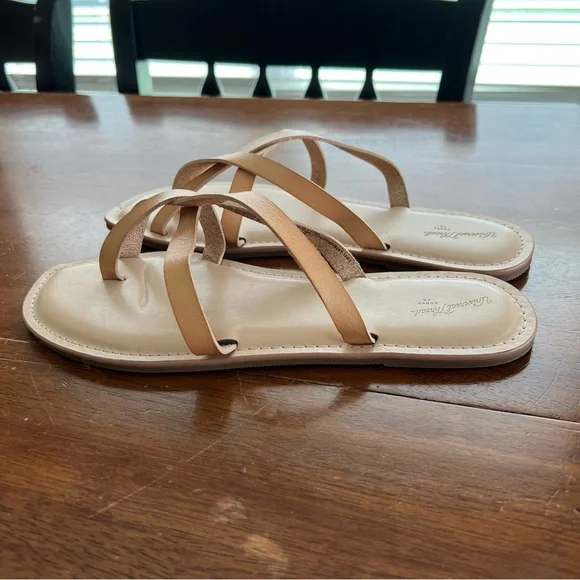 Universal Thread Sandals - Picture 1 of 4